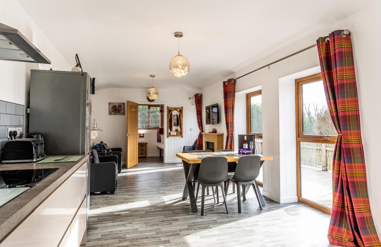 Fairview Farm Holiday Accommodation 14 Luxury Lodges, Cabins, Dog Friendly, Suitable For Couples, Families And Groups, Wedding Guests , Corporate Events, Sleeps 2-65 Guests In Ravenshead, Nottingham Near Sherwood Forest, Set In 88 Acres Buitenkant foto
