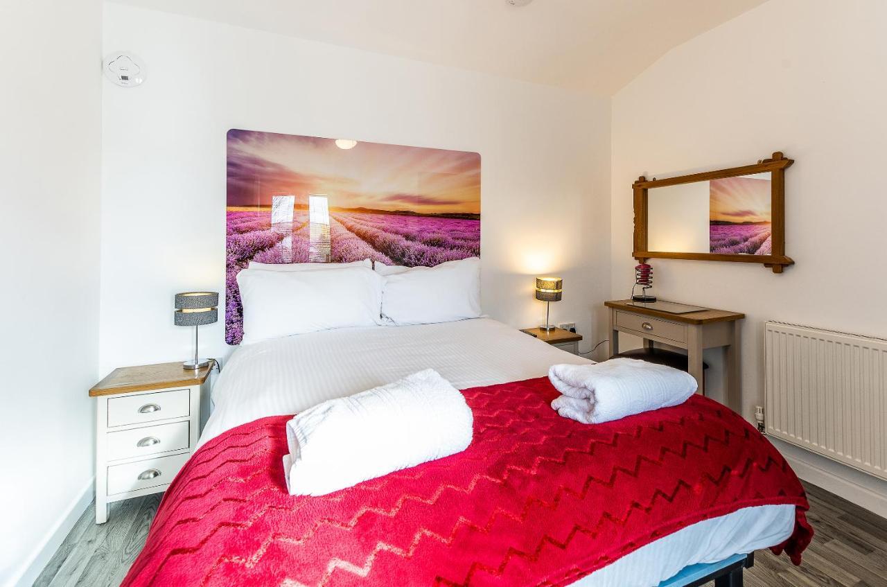 Fairview Farm Holiday Accommodation 14 Luxury Lodges, Cabins, Dog Friendly, Suitable For Couples, Families And Groups, Wedding Guests , Corporate Events, Sleeps 2-65 Guests In Ravenshead, Nottingham Near Sherwood Forest, Set In 88 Acres Buitenkant foto