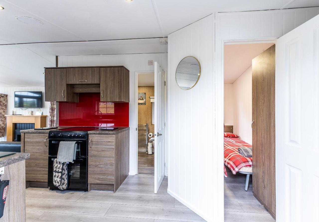Fairview Farm Holiday Accommodation 14 Luxury Lodges, Cabins, Dog Friendly, Suitable For Couples, Families And Groups, Wedding Guests , Corporate Events, Sleeps 2-65 Guests In Ravenshead, Nottingham Near Sherwood Forest, Set In 88 Acres Buitenkant foto