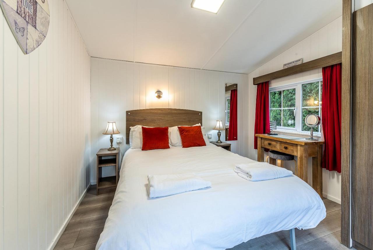 Fairview Farm Holiday Accommodation 14 Luxury Lodges, Cabins, Dog Friendly, Suitable For Couples, Families And Groups, Wedding Guests , Corporate Events, Sleeps 2-65 Guests In Ravenshead, Nottingham Near Sherwood Forest, Set In 88 Acres Buitenkant foto