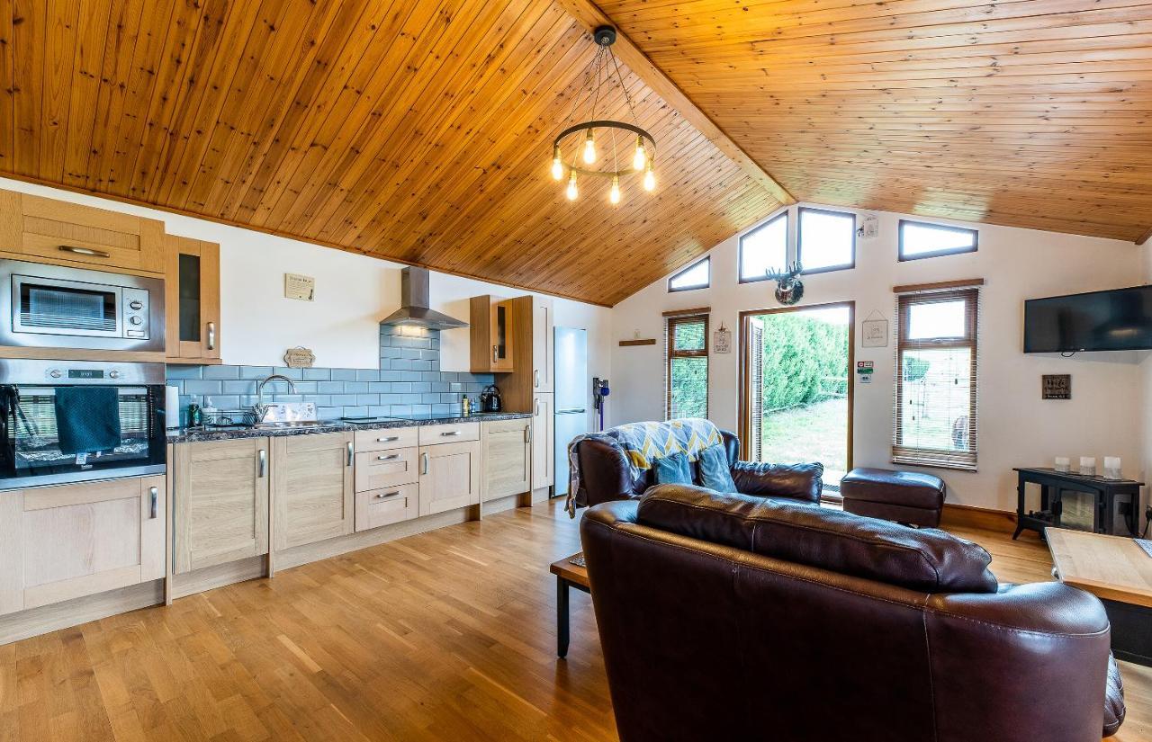 Fairview Farm Holiday Accommodation 14 Luxury Lodges, Cabins, Dog Friendly, Suitable For Couples, Families And Groups, Wedding Guests , Corporate Events, Sleeps 2-65 Guests In Ravenshead, Nottingham Near Sherwood Forest, Set In 88 Acres Buitenkant foto