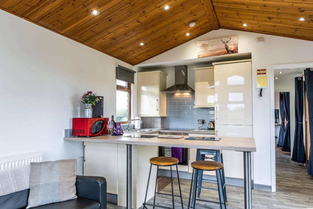 Fairview Farm Holiday Accommodation 14 Luxury Lodges, Cabins, Dog Friendly, Suitable For Couples, Families And Groups, Wedding Guests , Corporate Events, Sleeps 2-65 Guests In Ravenshead, Nottingham Near Sherwood Forest, Set In 88 Acres Buitenkant foto