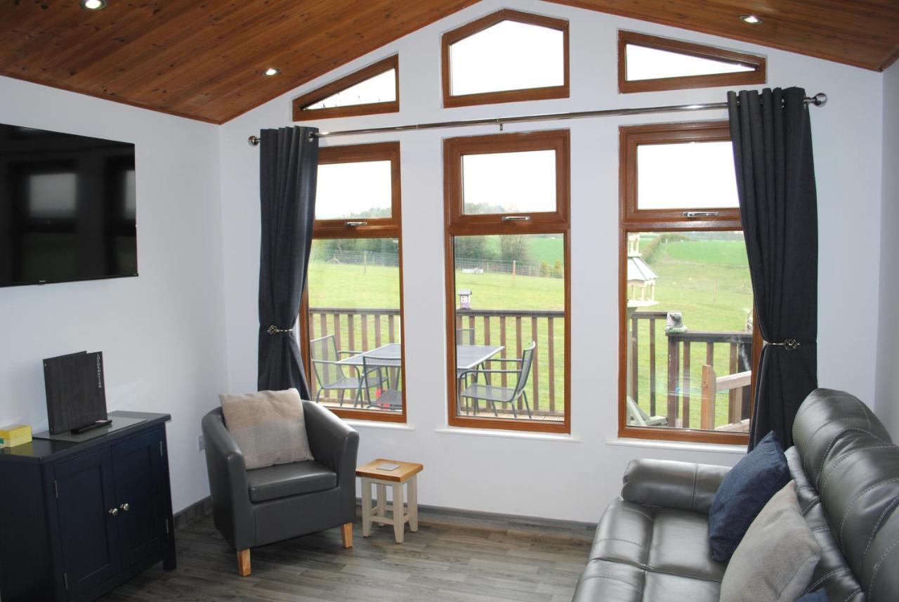 Fairview Farm Holiday Accommodation 14 Luxury Lodges, Cabins, Dog Friendly, Suitable For Couples, Families And Groups, Wedding Guests , Corporate Events, Sleeps 2-65 Guests In Ravenshead, Nottingham Near Sherwood Forest, Set In 88 Acres Buitenkant foto