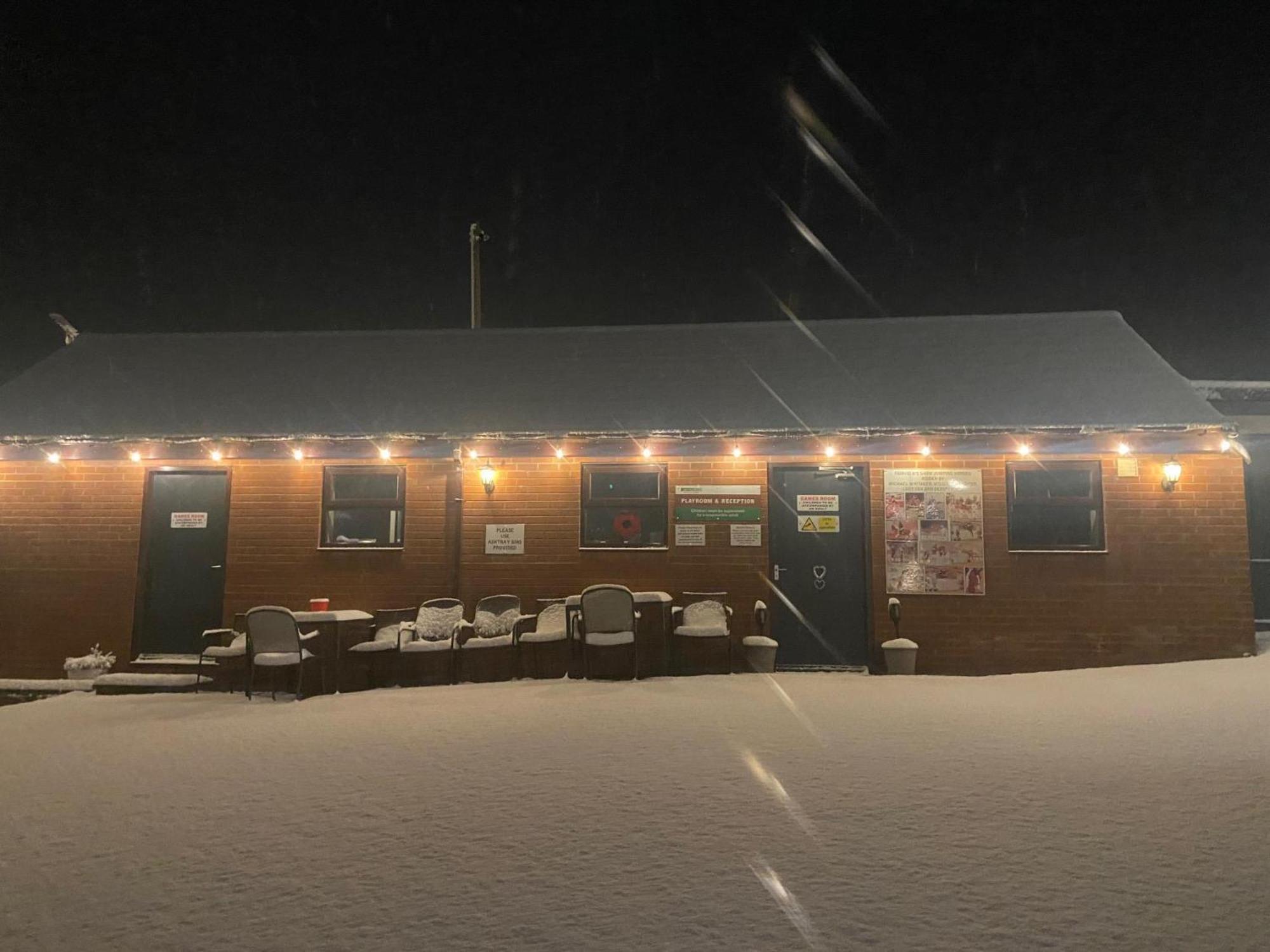 Fairview Farm Holiday Accommodation 14 Luxury Lodges, Cabins, Dog Friendly, Suitable For Couples, Families And Groups, Wedding Guests , Corporate Events, Sleeps 2-65 Guests In Ravenshead, Nottingham Near Sherwood Forest, Set In 88 Acres Buitenkant foto