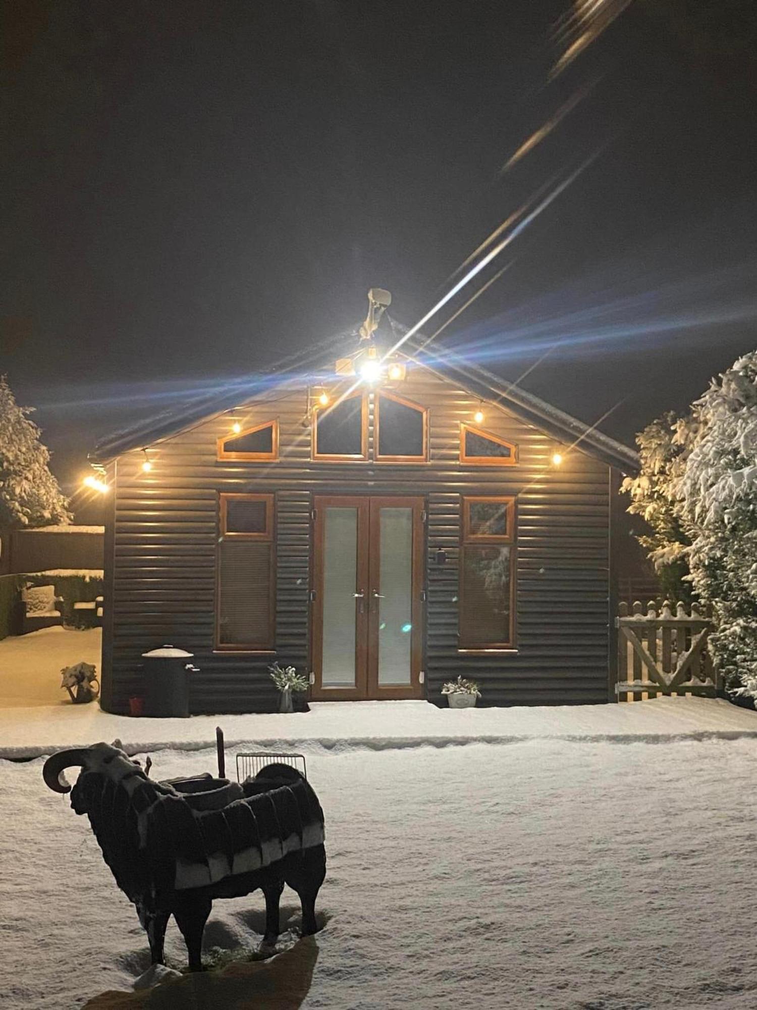Fairview Farm Holiday Accommodation 14 Luxury Lodges, Cabins, Dog Friendly, Suitable For Couples, Families And Groups, Wedding Guests , Corporate Events, Sleeps 2-65 Guests In Ravenshead, Nottingham Near Sherwood Forest, Set In 88 Acres Buitenkant foto